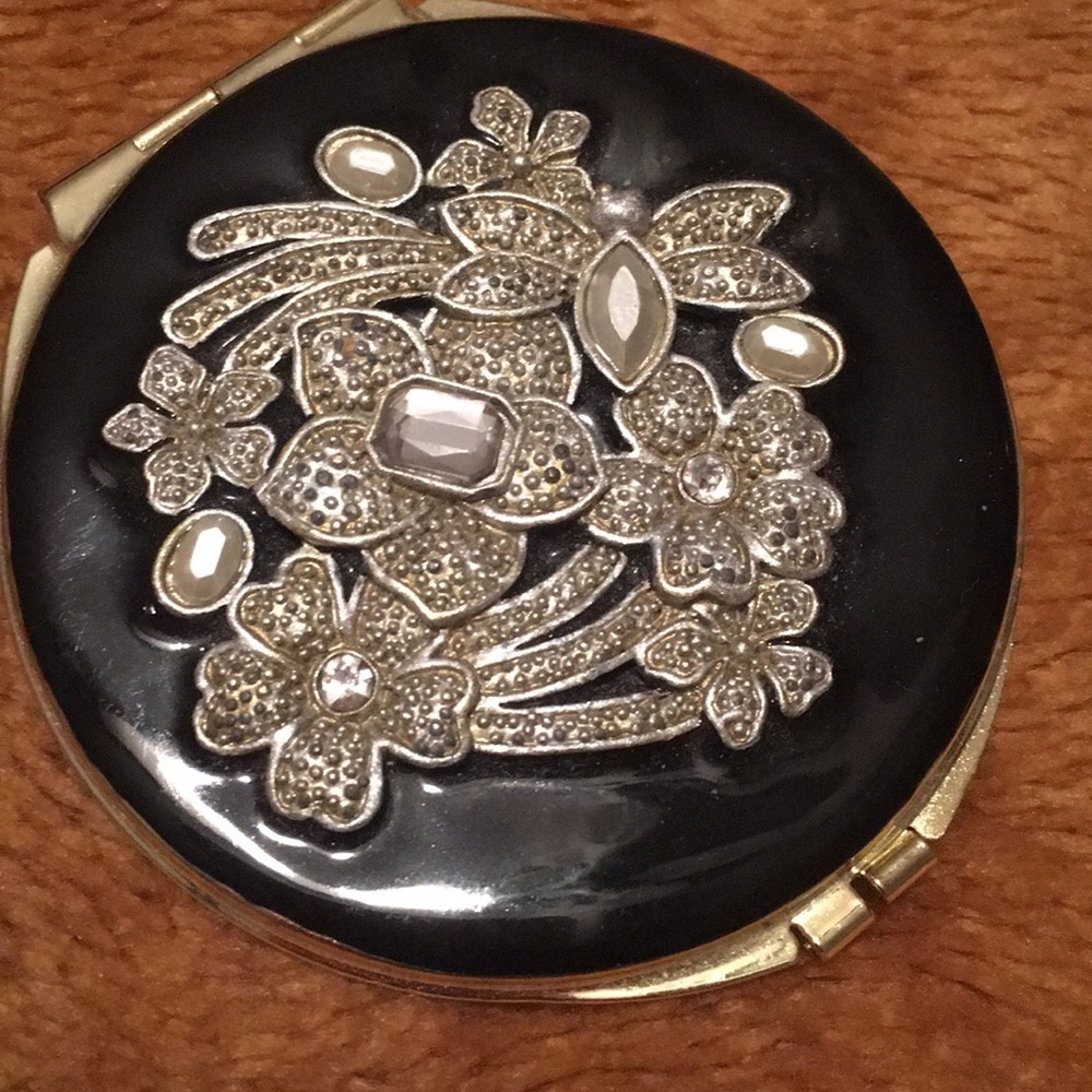Compact mirror